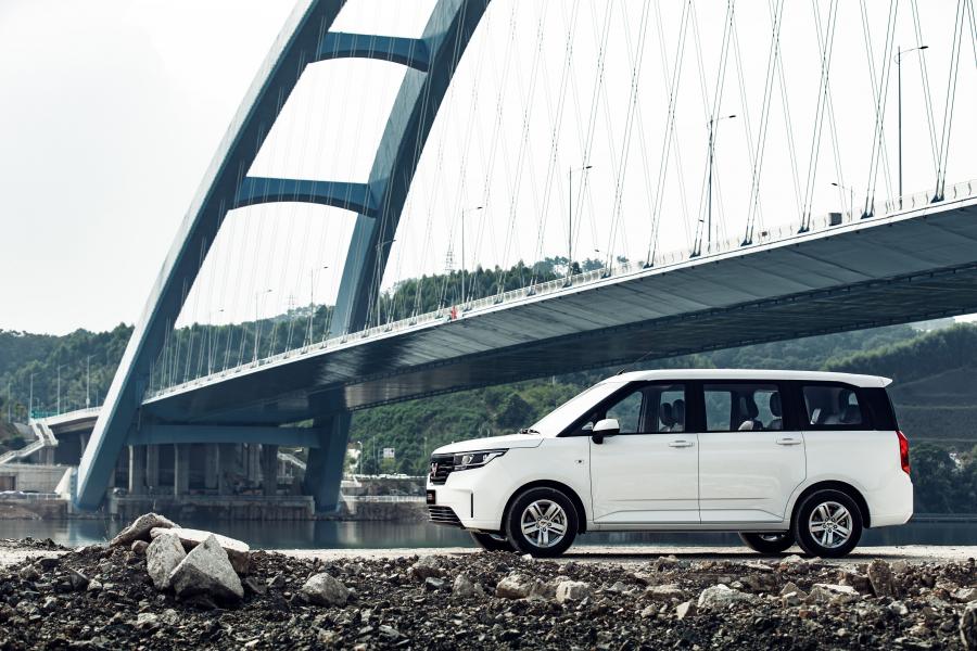  WuLing Hongguang Plus 2019 года  (фото 19 из 49)